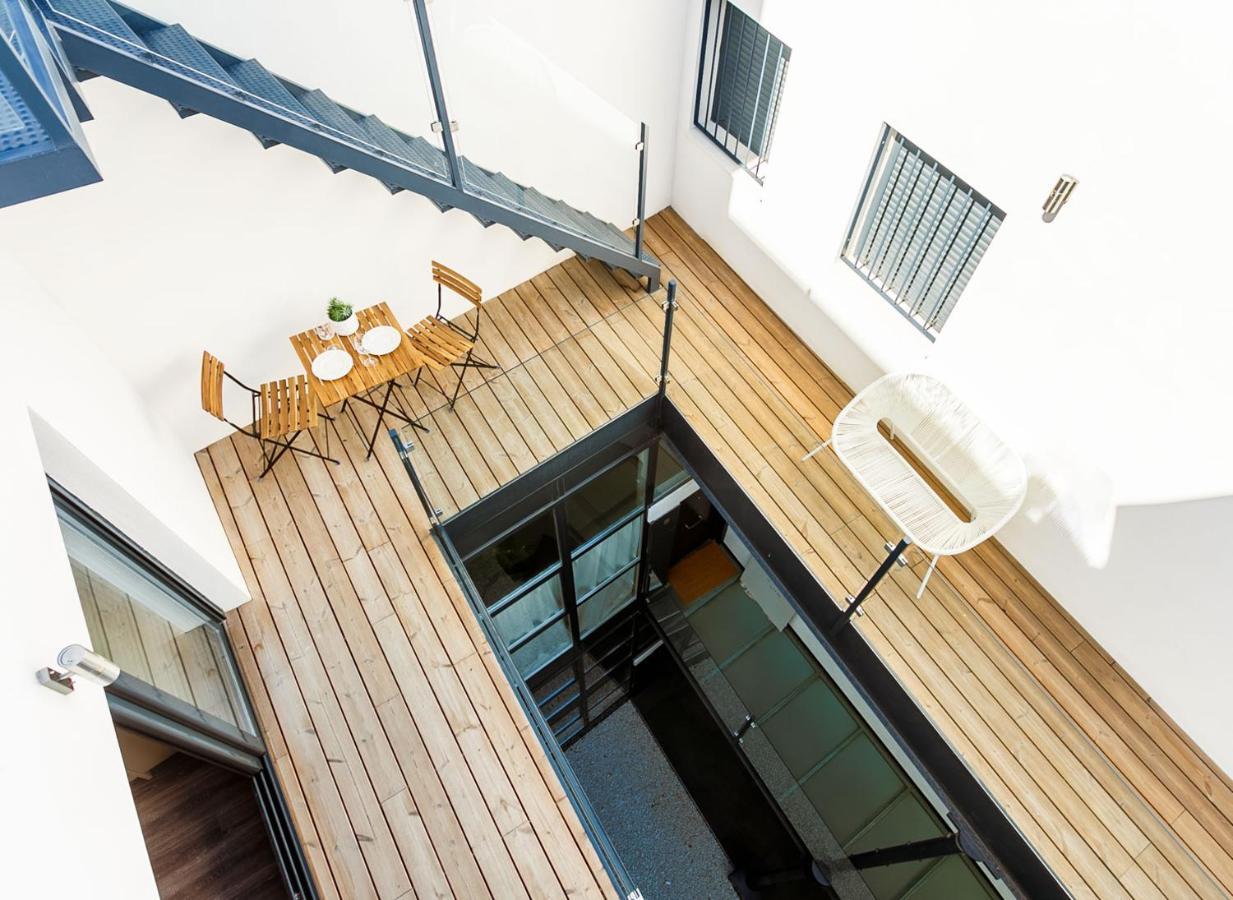 Precioso Atico De Diseno, Gran Terraza De 35 M2 Y De 16 M2 Y Garaje En Pleno Centro, Seville