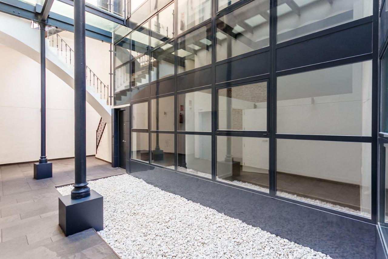 Precioso Atico De Diseno, Gran Terraza De 35 M2 Y De 16 M2 Y Garaje En Pleno Centro — Photos 2