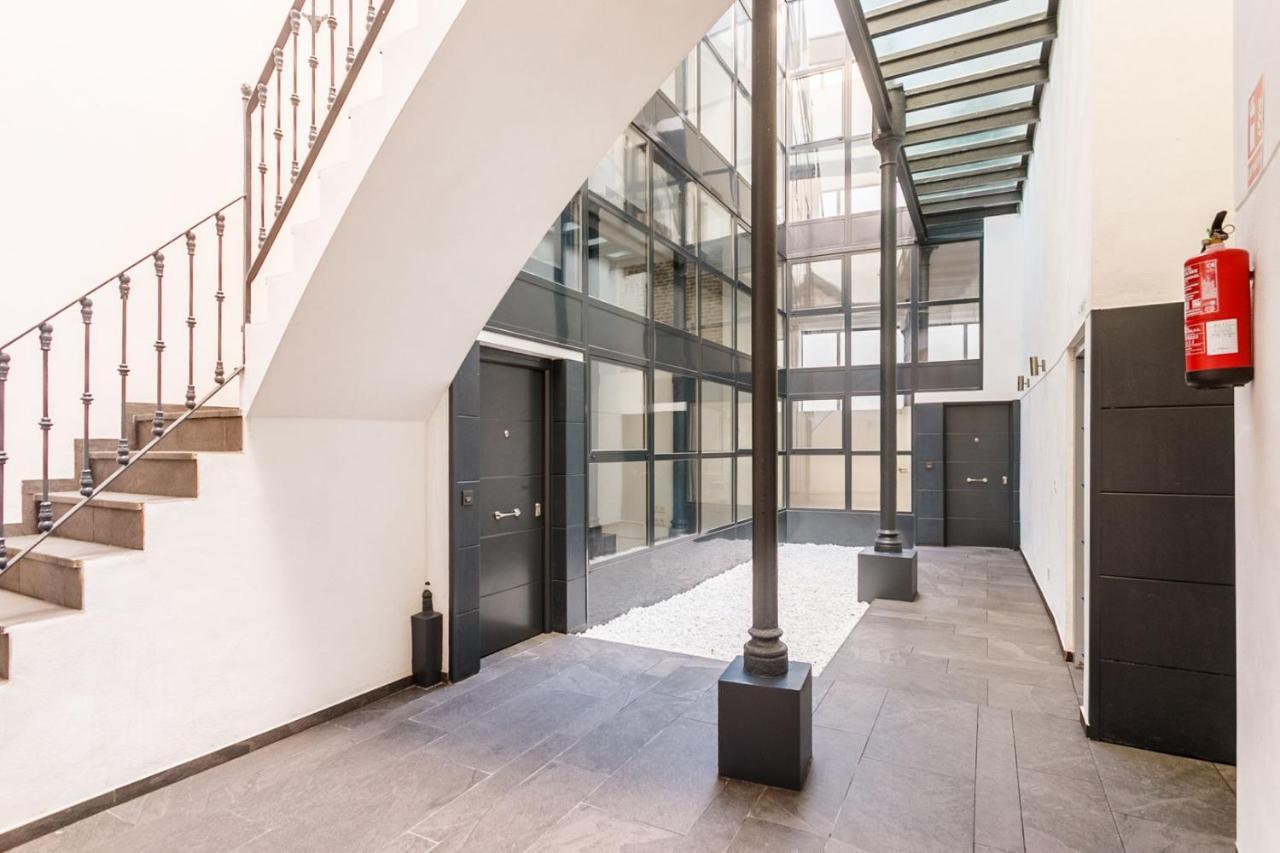 Precioso Atico De Diseno, Gran Terraza De 35 M2 Y De 16 M2 Y Garaje En Pleno Centro — Photos 1